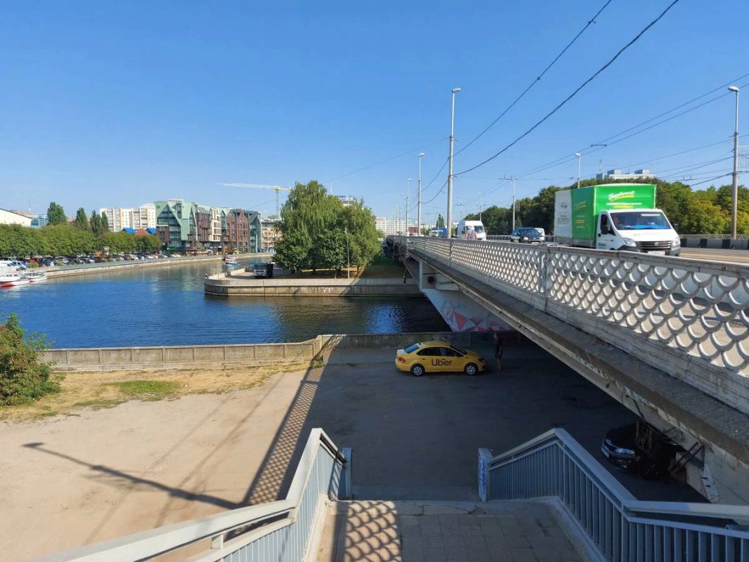 Тонувший под мостом в Калининграде продержался в холодной воде 18 минут