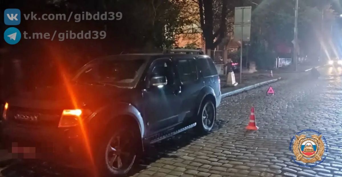Калининград. 11.10.2025 в 18:20 в г. Калининграде на ул. Радищева вблизи д. 85, 47-летний водитель автомобиля «Ниссан» при движении допустил наезд на находившийся на