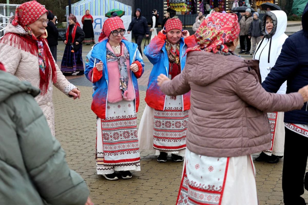 В Зеленоградске прошёл осенний праздник «День оранжевой тыквы» В Зеленоградске прошёл осенний праздник «День оранжевой тыквы»