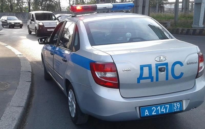 Под Славском инспектор ГАИ отказался брать 2 тыс
