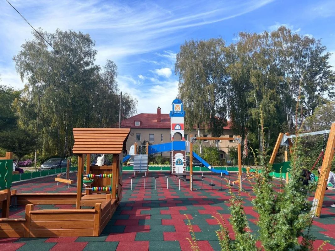 В Светлогорске обновили детскую площадку