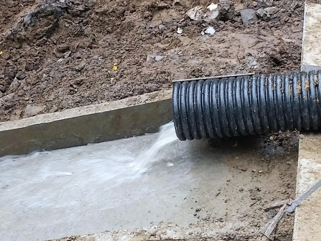 В реку в Пионерском временно слили ливневую воду