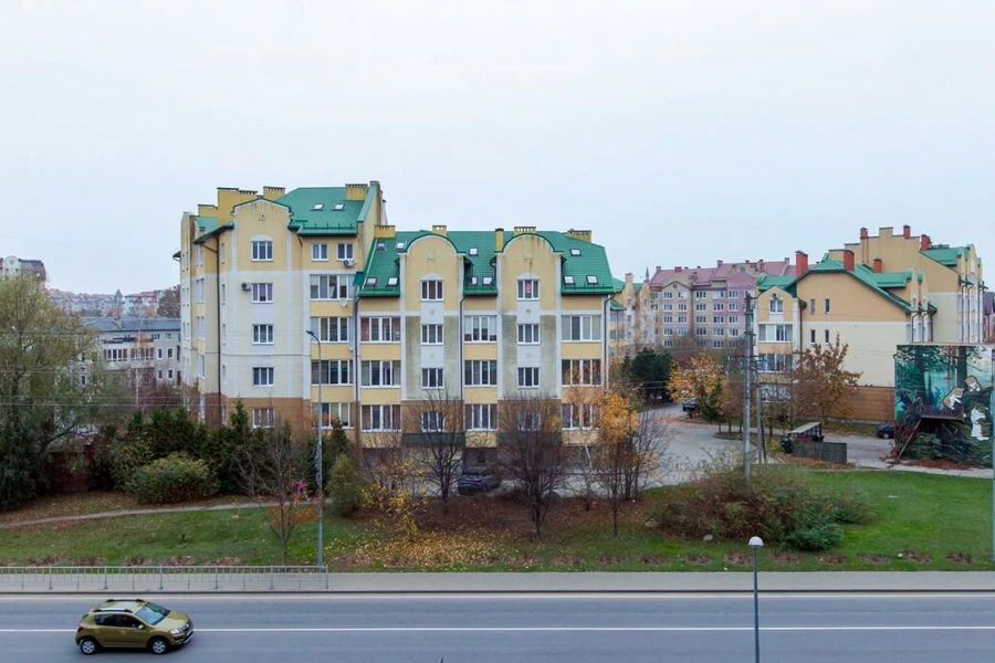 «Романтичное» окно и 2000 шагов до пляжа: топ трёхкомнатных квартир Зеленоградска в аренду