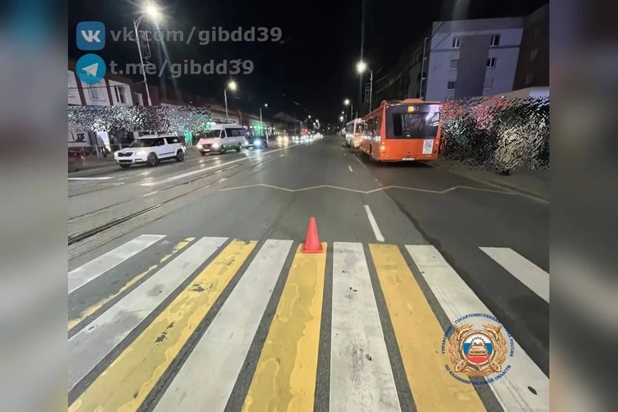 В Калининграде на улице Черняховского автомобиль сбил несовершеннолетнего пешехода