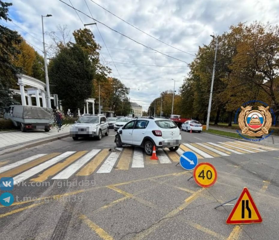 По предварительным данным, 19.10.2026 около 11:04 в г. Калининграде на пересечении пр-кта Мира и ул. Д. Донского, водитель 1983 года рождения, управляя автомобилем «Рено» выехал на перекресток на запрещающий сигнал...