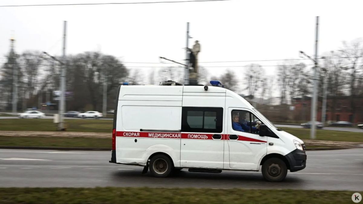 В Калининграде девушка на Changan перегородила дорогу скорой помощи