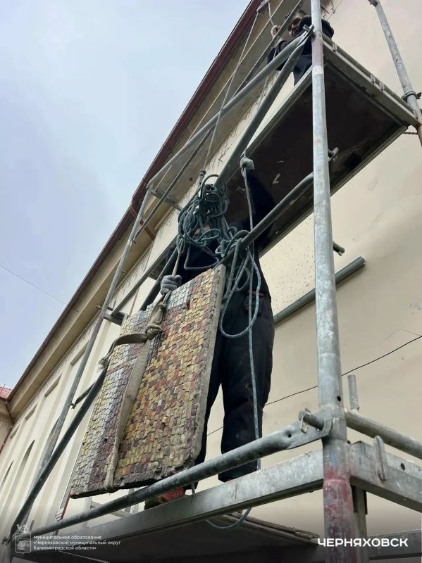 Советская мозаика с хлебозавода получит новую жизнь в Черняховске Советская мозаика с хлебозавода получит новую жизнь в Черняховске