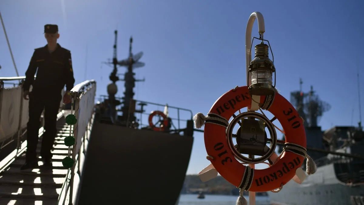Учебный корабль ВМФ России «Перекоп» зашел в порт Уолфиш-Бей в Намибии