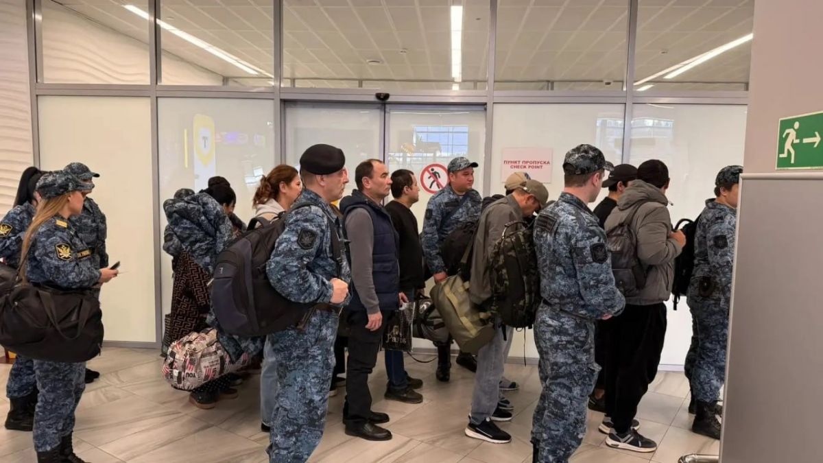 Приставы выдворили из региона 10 иностранцев