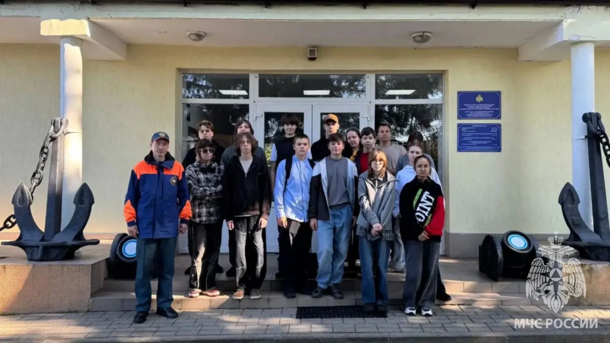 Сотрудники МЧС России провели занятие для учащихся 8–9 классов на базе Центра ГИМС Сотрудники МЧС России провели занятие для учащихся 8–9 классов на базе Центра ГИМС