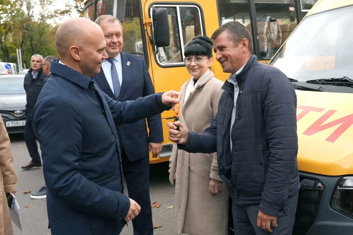 В Калининградской области муниципалитетам передали 23 новых школьных автобуса В Калининградской области муниципалитетам передали 23 новых школьных автобуса