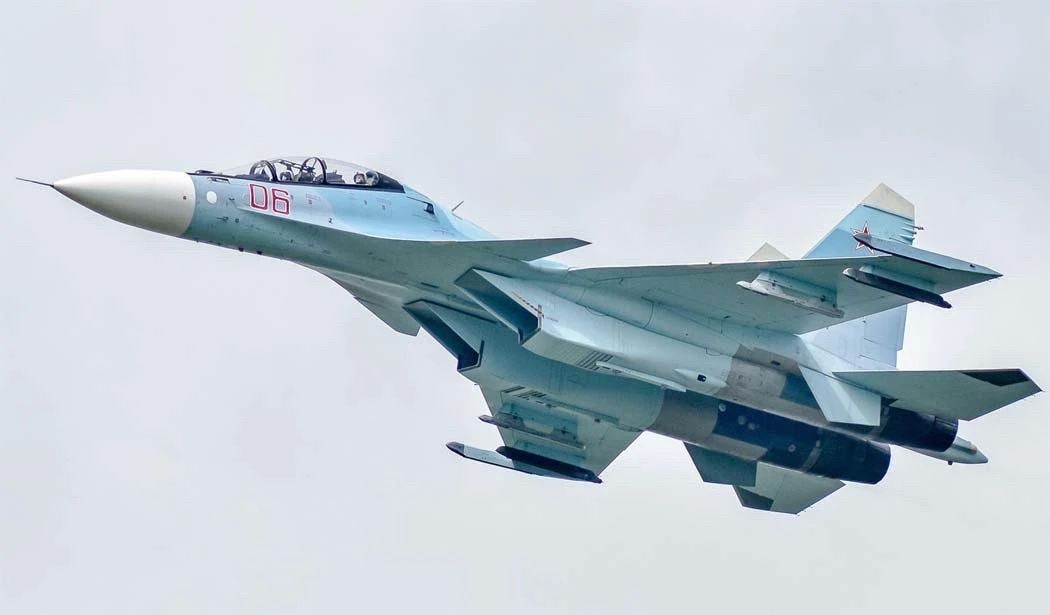 Военный самолёт Су-30СМ разбился в Калининградской области, лётчики успели катапультироваться