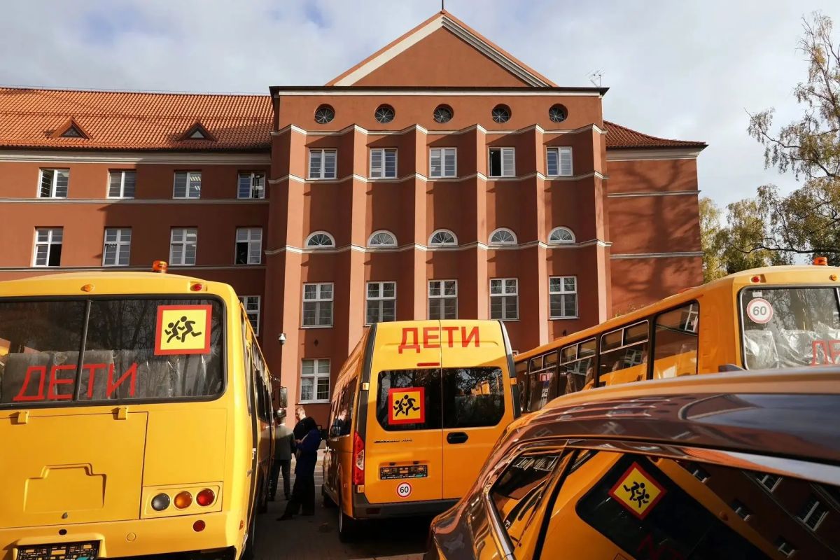 В Калининградской области муниципалитетам передали 23 новых школьных автобуса В Калининградской области муниципалитетам передали 23 новых школьных автобуса