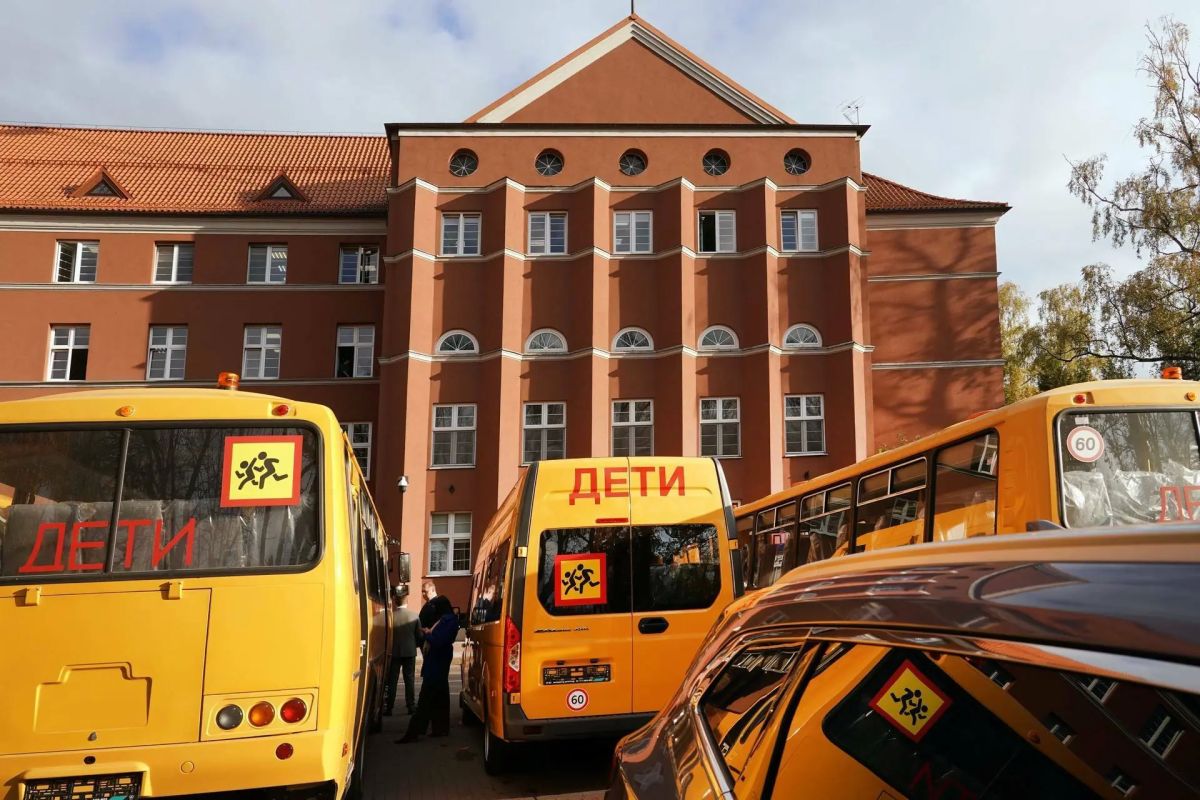 В муниципалитеты Калининградской области передали новые школьные автобусы В муниципалитеты Калининградской области передали новые школьные автобусы