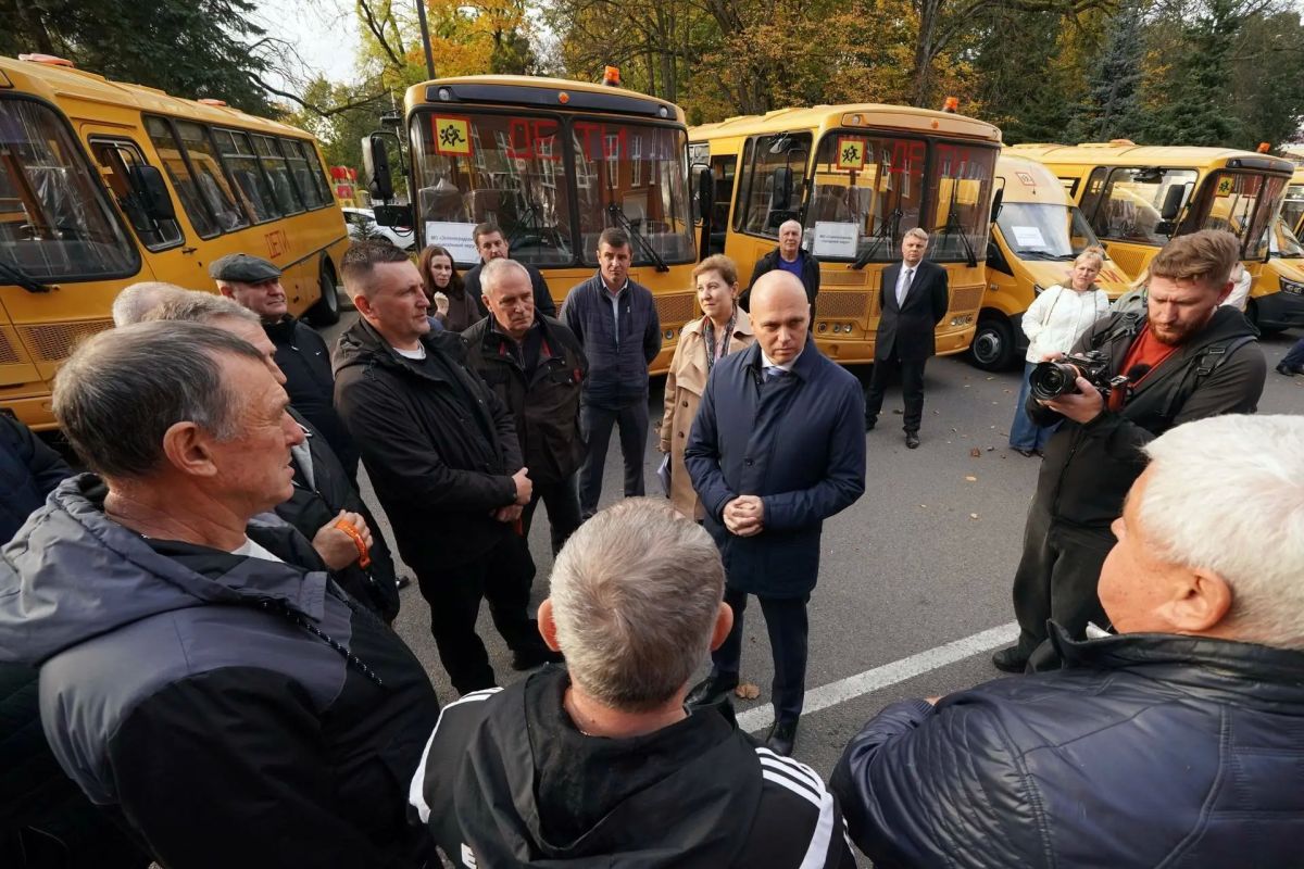 В муниципалитеты Калининградской области передали новые школьные автобусы В муниципалитеты Калининградской области передали новые школьные автобусы