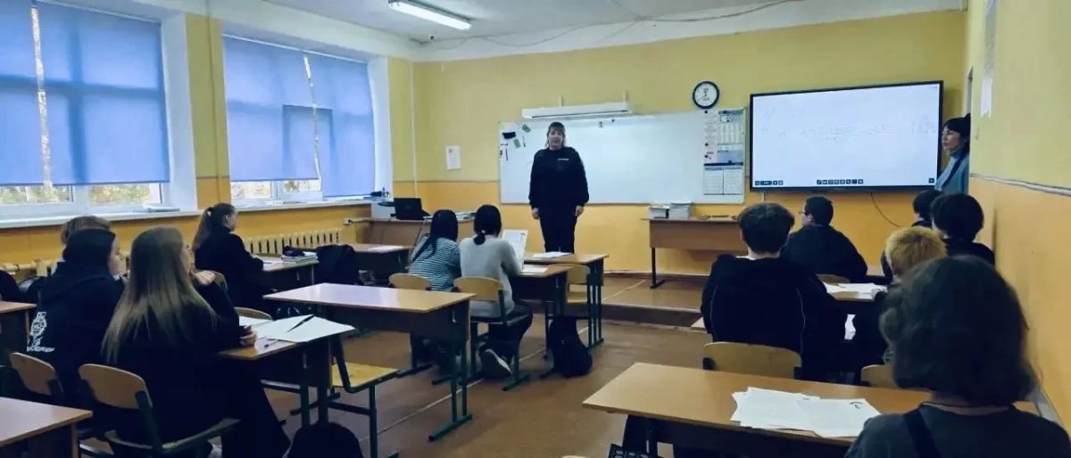 Сотрудники отделения Госавтоинспекции МО МВД «Неманский» провели беседу с учениками старших классов МАОУ СОШ 1 г. Немана на тему соблюдения Правил дорожного движения и опасности управления питбайками