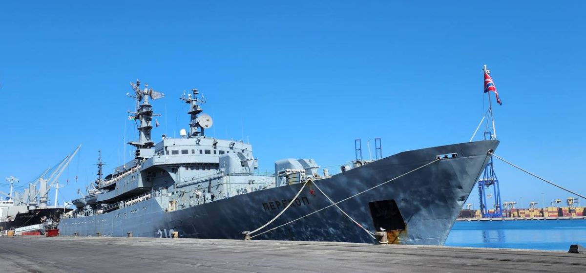 18-21 октября учебный корабль Балтийского флота ВМФ России «Перекоп» совершил заход в намибийский порт Уолфиш-Бей в рамках дальнего штурманского похода вокруг Евразии и Африки 18-21 октября учебный корабль Балтийского флота ВМФ России «Перекоп» совершил заход в намибийский порт Уолфиш-Бей в рамках дальнего штурманского похода вокруг Евразии и Африки