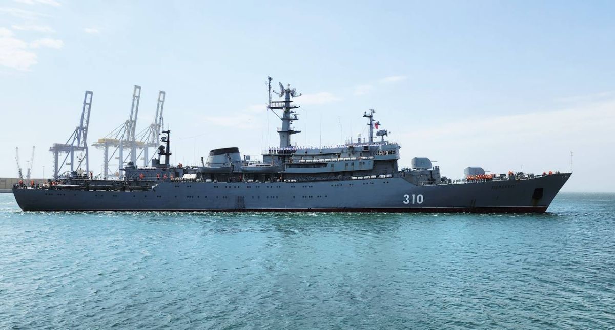 18-21 октября учебный корабль Балтийского флота ВМФ России «Перекоп» совершил заход в намибийский порт Уолфиш-Бей в рамках дальнего штурманского похода вокруг Евразии и Африки 18-21 октября учебный корабль Балтийского флота ВМФ России «Перекоп» совершил заход в намибийский порт Уолфиш-Бей в рамках дальнего штурманского похода вокруг Евразии и Африки
