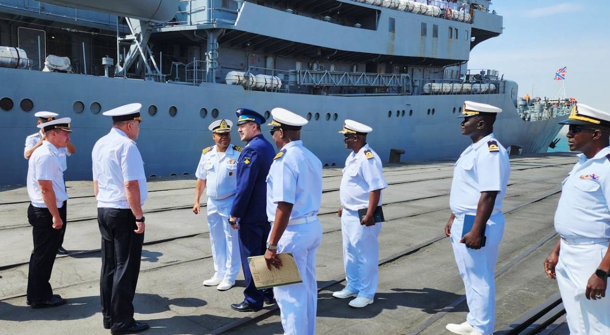 18-21 октября учебный корабль Балтийского флота ВМФ России «Перекоп» совершил заход в намибийский порт Уолфиш-Бей в рамках дальнего штурманского похода вокруг Евразии и Африки 18-21 октября учебный корабль Балтийского флота ВМФ России «Перекоп» совершил заход в намибийский порт Уолфиш-Бей в рамках дальнего штурманского похода вокруг Евразии и Африки