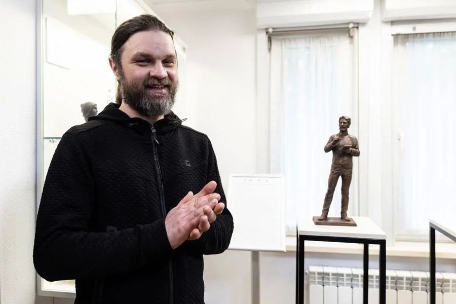 «Камень может многому научить»: интервью со скульптором Виктором Мориным