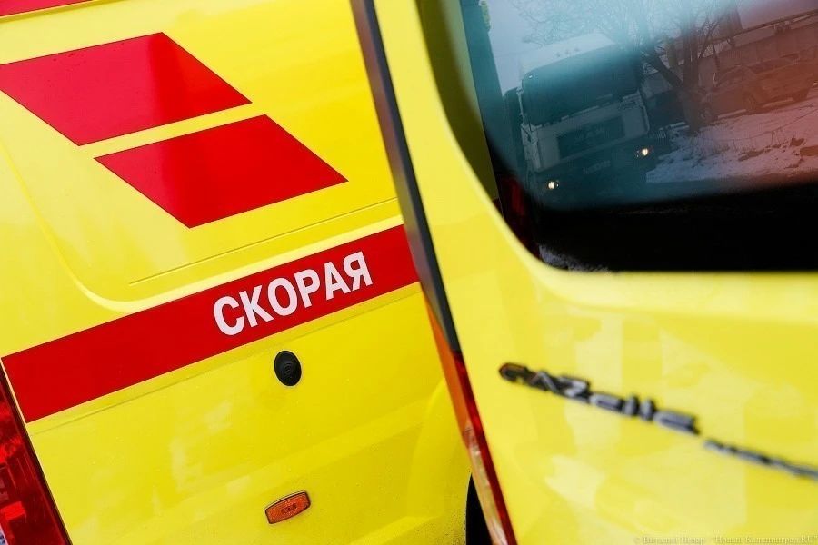 Пассажирский автобус столкнулся с «Пежо» на подъезде к Зеленоградску, пострадал пассажир