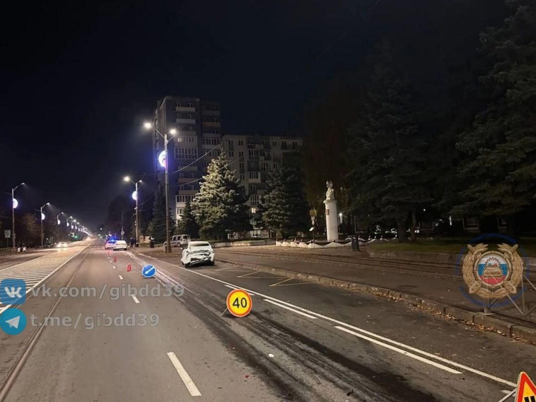 В Калининграде на улице Суворова BAIC протаранил стоящую впереди машину