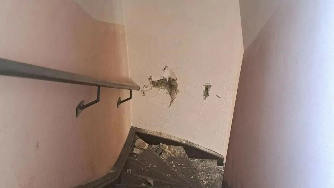 Школьники разгромили дом на Аллее Смелых, где хотели открыть кризисный центр Школьники разгромили дом на Аллее Смелых, где хотели открыть кризисный центр