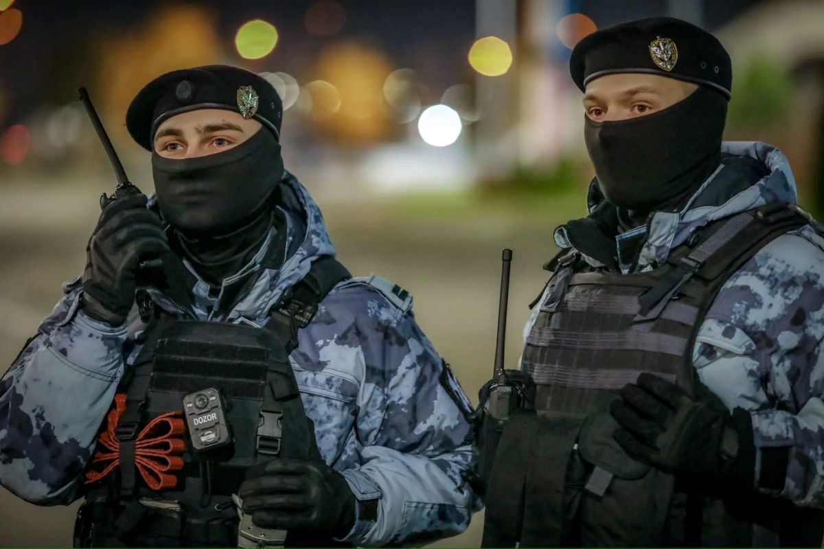 В эти минуты на калининградском стадионе «Ростех Арена» военнослужащие специального моторизованного полка Северо-Западного округа Росгвардии и сотрудники ОМОН «Град» Росгвардии обеспечивают безопасность проведения... В эти минуты на калининградском стадионе «Ростех Арена» военнослужащие специального моторизованного полка Северо-Западного округа Росгвардии и сотрудники ОМОН «Град» Росгвардии обеспечивают безопасность проведения...