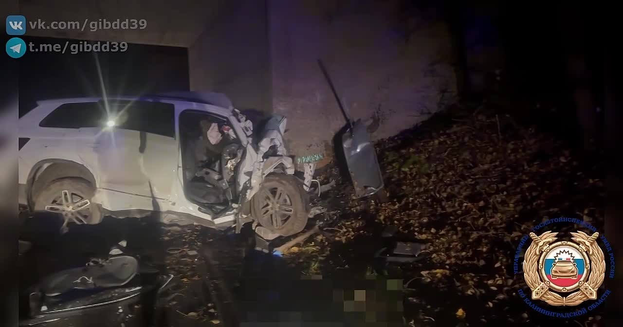 19-летний водитель погиб после столкновения с бетонной опорой моста