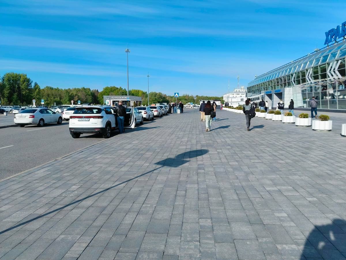 В аэропорту Калининграда вводят бесплатную парковку для семей
